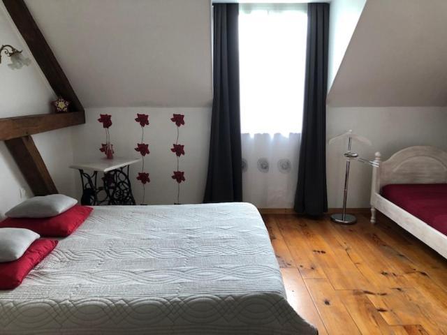 Les Trois Cornets Hotel Saint-Ouen-des-Champs Екстериор снимка