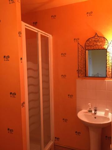 Les Trois Cornets Hotel Saint-Ouen-des-Champs Екстериор снимка